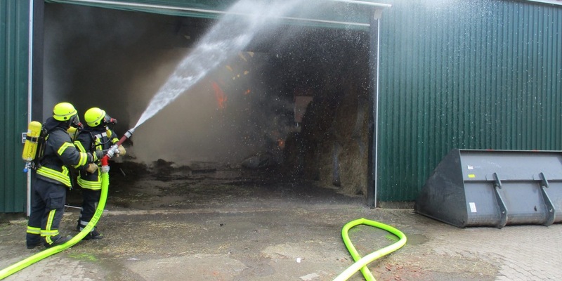 POL-STD: Großfeuer in Assel - 150 Feuerwehrleute im Einsatz - Foto: presseportal.de