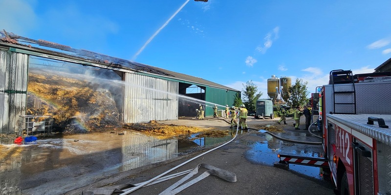 FW-KLE: Brand an einem landwirtschaftlichen Betrieb - Foto: presseportal.de