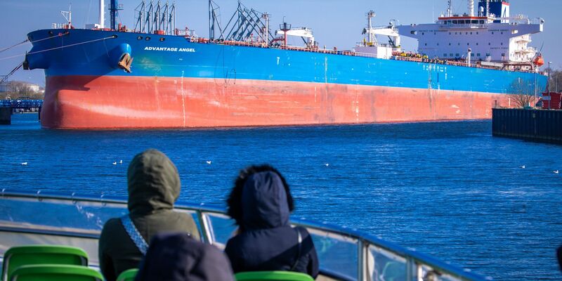 Mineralöl trug im ersten Halbjahr 2024 mehr als ein Drittel der in Deutschland verbrauchten Energie bei. - Foto: Jens Büttner/dpa