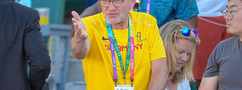 Mihambos Trainer Ulli Knapp erwartet, dass man für eine Medalle 7 Meter springen muss. - Foto: Michael Kappeler/dpa