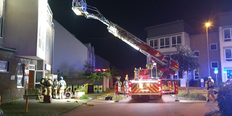FW Tönisvorst: Brand im Maschinenraum eines PKW - Aufzuges - Foto: presseportal.de