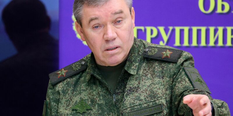 Der Chef des russischen Generalstabs, Waleri Gerassimow, besucht vergleichsweise selten das Kriegsgebiet in der Ukraine. (Archivbild) - Foto: Gavriil Grigorov/Pool Sputnik Kremlin/AP/dpa