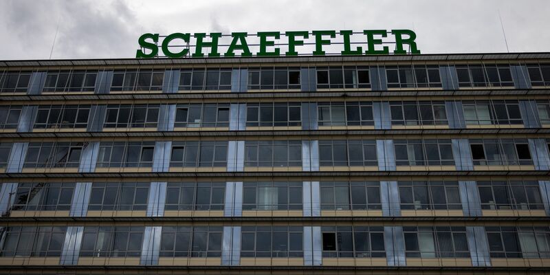 Der Schaeffler-Firmensitzin Herzogenaurach - das Unternehmen hat mit der Krise der Autoindustrie zu kämpfen (Archivfoto). - Foto: Christian Charisius/dpa
