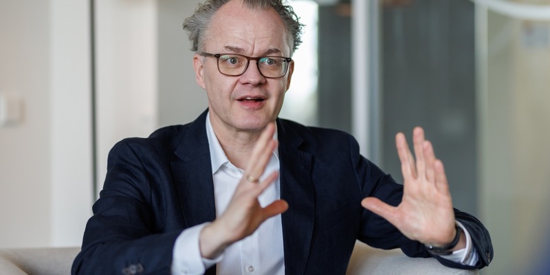 Das Smartphone zu nutzen, ist jetzt eine Grundfähigkeit / Canada Life verbessert Arbeitskraftabsicherungstarife - Foto: presseportal.de