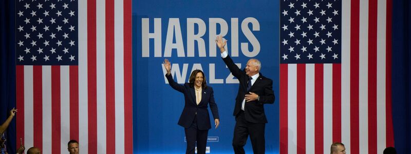 Gerade gemeinsam in den US-Wahlkampf gestartet: Kamala Harris und Tim Walz. - Foto: Joe Lamberti/AP/dpa