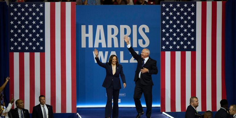 Kamala Harris und Tim Walz sind das Duo der Demokraten im Rennen um das Weiße Haus. - Foto: Joe Lamberti/AP/dpa