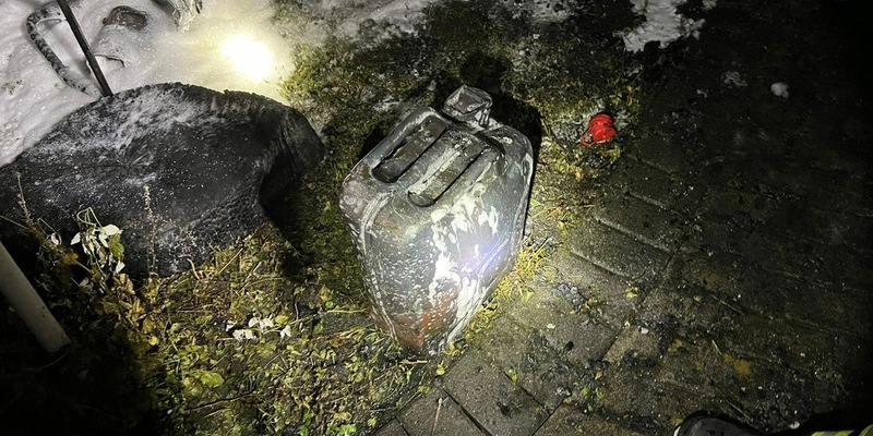 FW-PL: Anfahrt auf Sicht. Feuerwehr verhindert Brandausbreitung auf Stadtvilla. - Foto: presseportal.de