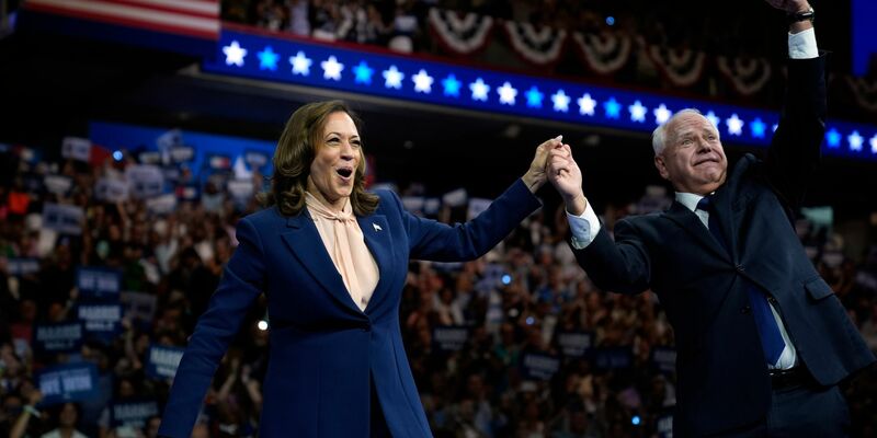 Walz soll für Harris vor allem weiße männliche Wähler ansprechen. - Foto: Matt Rourke/AP/dpa