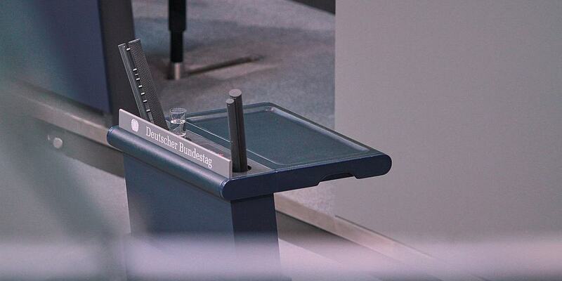 Rednerpult im Deutschen Bundestag (Archiv) - Foto: über dts Nachrichtenagentur