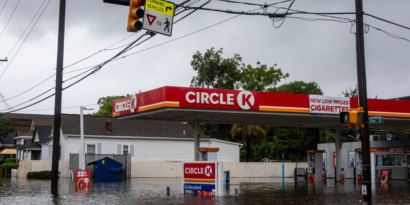 Bereits zu Beginn der Woche sorgten Ausläufer von «Debby» etwa in Charleston in South Carolina für Überschwemmungen. Nun ist der Sturm dort erneut auf Land getroffen. - Foto: Henry Taylor/The Post And Courier/AP/dpa