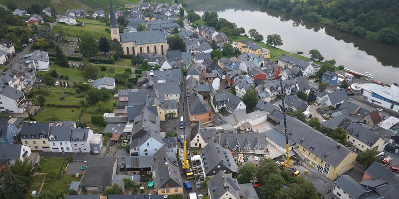 Das Vorderhaus des eingestürzten Hotels ist ein Kulturdenkmal. - Foto: Thomas Frey/dpa