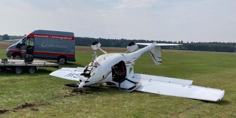 POL-LIP: Oerlinghausen. Flugzeugabsturz ohne Verletzte auf Flugplatz. - Foto: presseportal.de