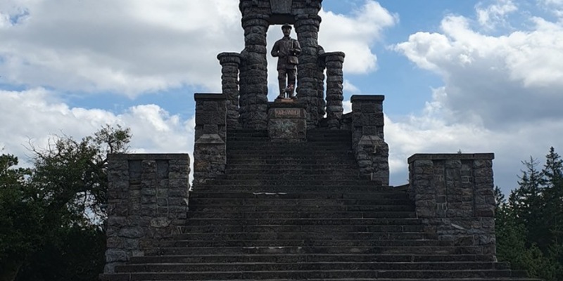 LPI-GTH: Denkmal beschädigt - Zeugen gesucht - Foto: presseportal.de