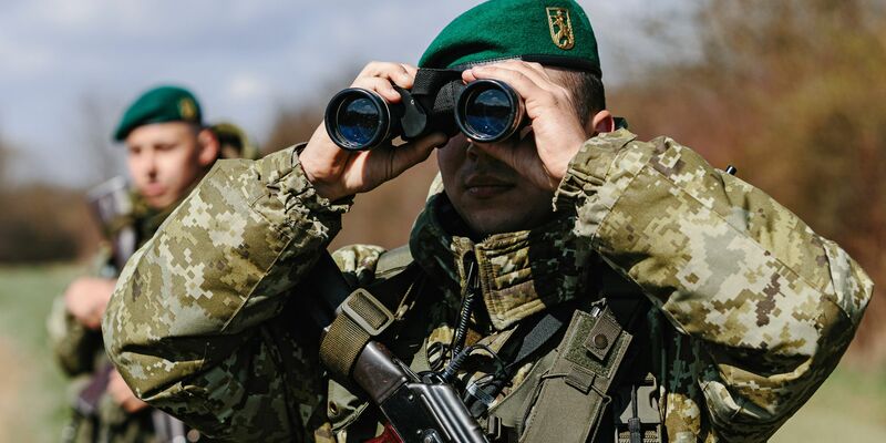 Der ukrainische Grenzschutz hindert immer wieder kriegsunwillige Wehrpflichtige an der Flucht über die Westgrenzen des Landes. (Archivbild) - Foto: -/Ukrinform/dpa