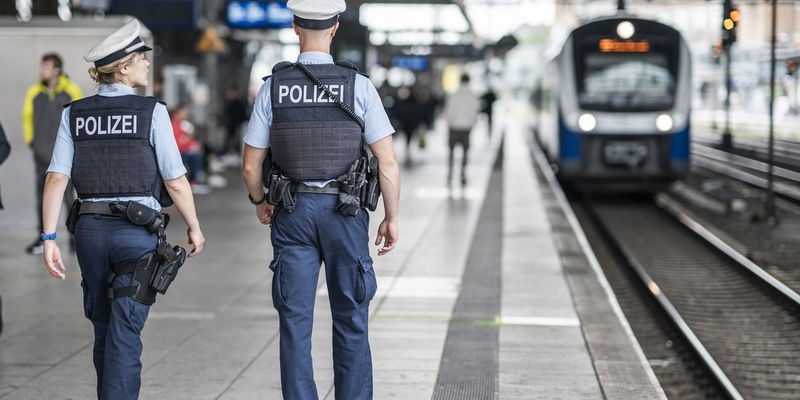 BPOL-HB: Riskante Flucht in Bremen: Bundespolizei holt Männer aus Bahngleisen - Foto: presseportal.de