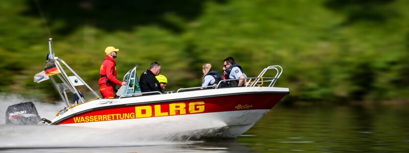 Schwimmen im Fluss ist gefährlich - der DLRG kann immer wieder Vermisste nur noch tot bergen. (Symbolbild) - Foto: Christoph Reichwein/dpa