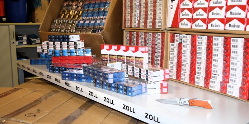 ZOLL-M: Handel mit Schmuggelzigaretten aufgeflogen. - Foto: presseportal.de