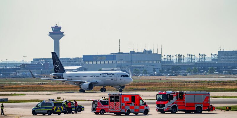 Nach einer Störaktion am Frankfurter Flughafen gibt es Durchsuchungen bei der Letzten Generation. (Archivild)  - Foto: Andreas Arnold/dpa