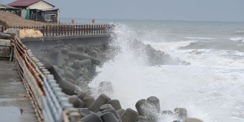 Wellen von bis zu einem Meter infolge des Erdbebens vor der Insel Kyushu erreichten die Küste. (Archivbild) - Foto: picture alliance / dpa