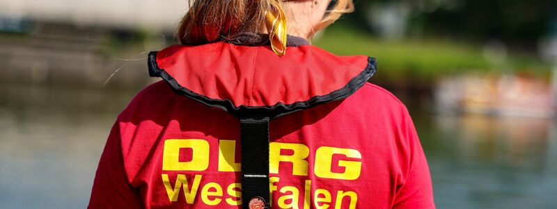 Vor allem Flüsse erweisen sich als gefährlich für Schwimmer - der DLRG trainiert auch dafür. (Symbolbild) - Foto: Christoph Reichwein/dpa