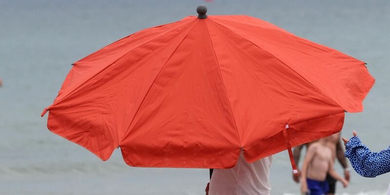 Der Deutschland-Tourismus fiel im Juli vielfach ins Wasser. (Archivbild) - Foto: Bernd Wüstneck/dpa