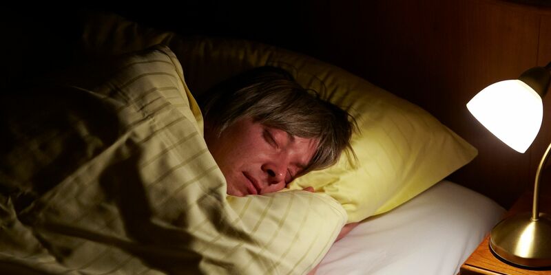 Melatonin soll das Einschlafen erleichtern. (Symbolbild) - Foto: Malte Christians/dpa