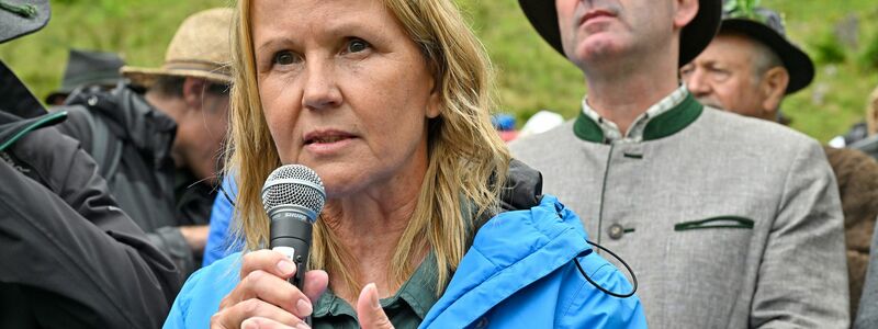 Bundesumweltministerin Steffi Lemke (Grüne) rechnet damit, dass die Suche nach einem Endlager für hochradioaktiven Atommüll bis Mitte des Jahrhunderts abgeschlossen ist. (Archivbild) - Foto: Uwe Lein/dpa