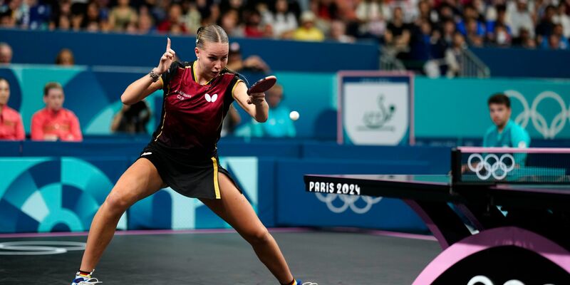 Kann ihren Sieg gegen die Weltranglisten-Achte kaum fassen: Annett Kaufmann. - Foto: Petros Giannakouris/AP/dpa