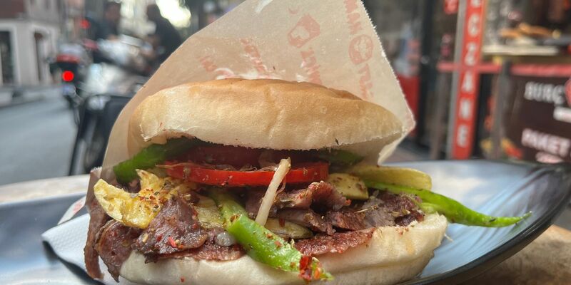 Der spontane Döner oder eher die Tafel Schokolade auf dem Sofa? Auch beim Snacken ticken wir Menschen unterschiedlich. - Foto: Anne Pollmann/dpa