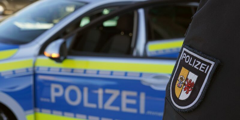 Die Polizei sucht nach einem Jungen aus Güstrow. (Symbolbild) - Foto: Marcus Brandt/dpa