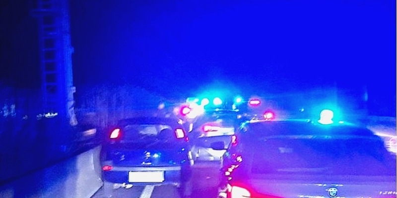 BPOL NRW: Fahrzeug mit gestohlenem Kennzeichen in guter Zusammenarbeit zwischen Bundes- und Landespolizei gestoppt - Fahrer hatte keinen Führerschein, fuhr unter Drogeneinfluss und ohne Versicherung - Foto: presseportal.de