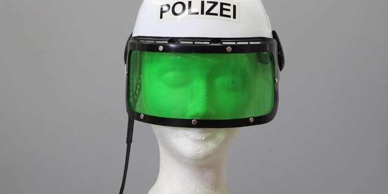 POL-LDK: + Dieb mit Kinderpolizeihelm + Motorradfahrer stürzt mit Sozius + Dacia zerkratzt + Audischeiben eingeschlagen + - Foto: presseportal.de