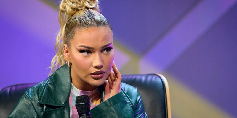 Weiter auf Platz eins mit «Bauch Beine Po»-Training: Shirin David. (Archivbild) - Foto: Jonas Walzberg/dpa