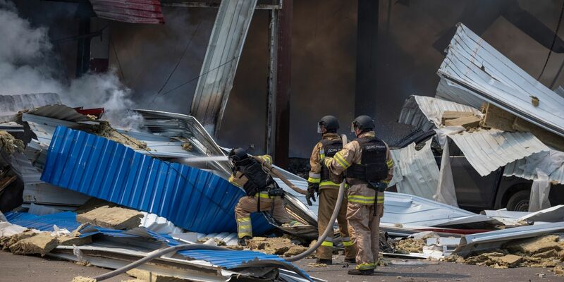 In der vergangenen Woche wurde ein Supermarkt in der Region Donezk Ziel eines russischen Raketenschlag. Nun soll ein ukrainischer Raketenangriff ein Einkaufszentrum in Donezk getroffen haben. (Foto Archiv) - Foto: Iryna Rybakova/AP/dpa