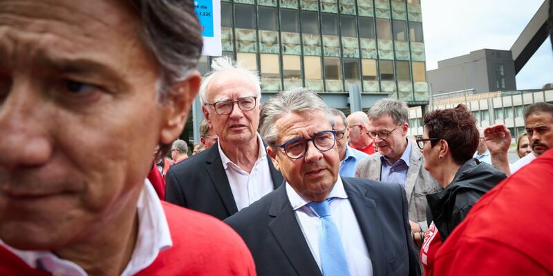 Der Aufsichtsrat der Thyssenkrupp-Stahlsparte hat am Freitag über den geplanten Umbau gesprochen. - Foto: Bernd Thissen/dpa