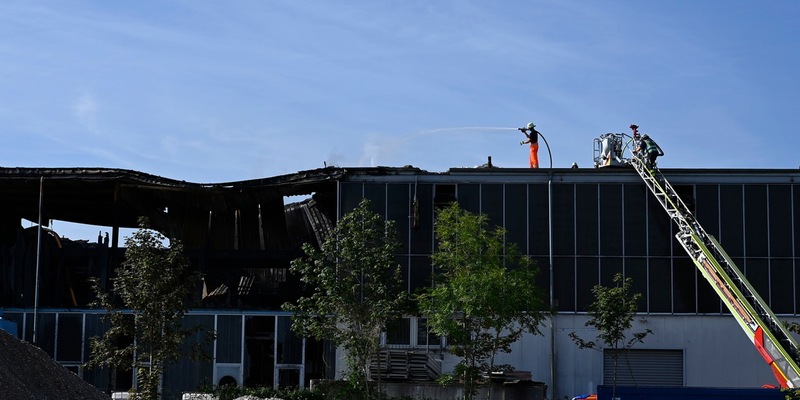FW-M: Aufwendige Nachlöscharbeiten (Feldmoching) - Foto: presseportal.de