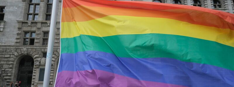 Großer Polizeieinsatz beim CSD in Bautzen. - Foto: Sebastian Willnow/dpa