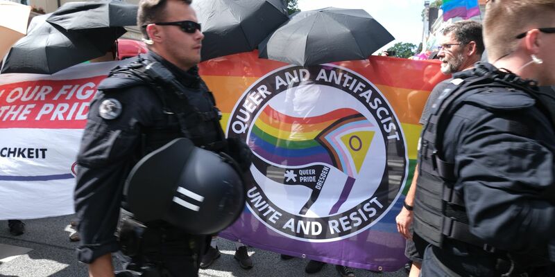 Die Gewerkschaft der Polizei fordert nach rechten Protesten gegen den CSD in Bautzen Konsequenzen. (Archivbild) - Foto: Sebastian Willnow/dpa