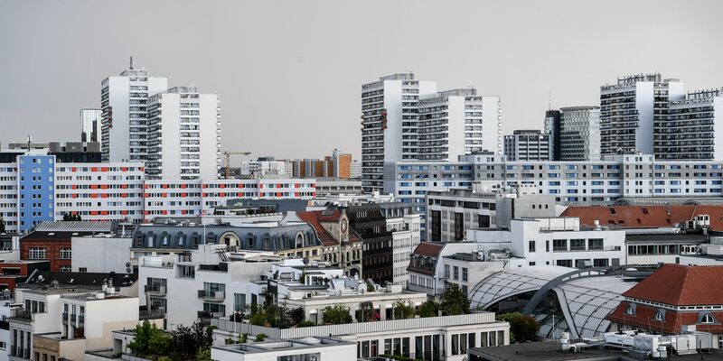Vor allem in Großstädten wie hier in Berlin rutscht man leicht über die im Bürgergeld gestattete Miethöhe. (Archivbild) - Foto: Britta Pedersen/dpa-Zentralbild/dpa