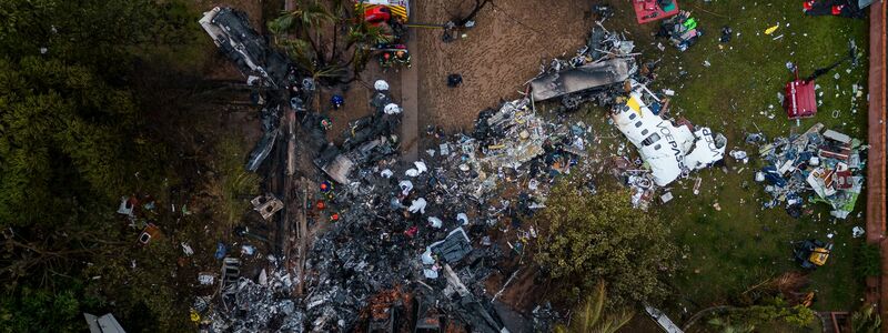 Alle 58 Passagiere und vier Besatzungsmitglieder kamen ums Leben - am Boden gab es keine Verletzten. - Foto: Allison Sales/dpa