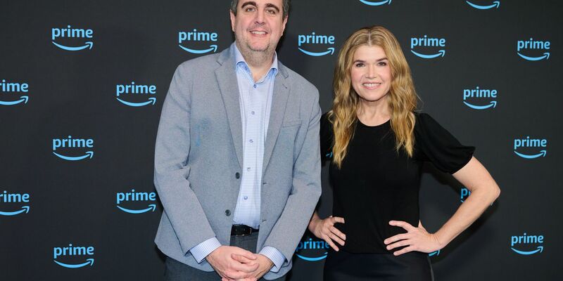 Anke Engelke und Bastian Pastewka werden Serienstars bei Amazon Prime Video. Die unter anderem in Marburg gedrehte Serie «Perfekt verpasst» startet am 15. August. - Foto: Annette Riedl/dpa