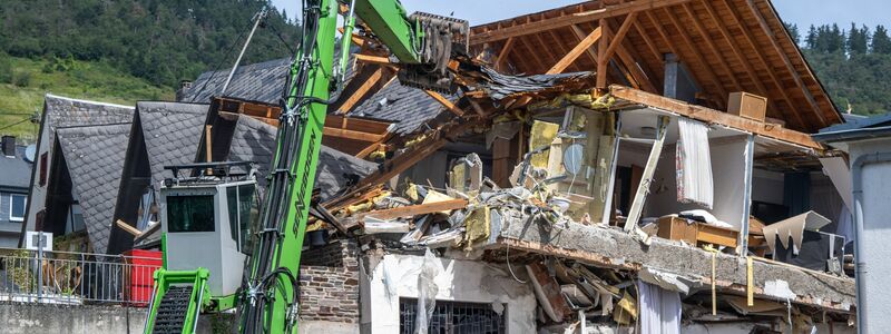 Wie lange die Abrissarbeiten noch dauern, ist offen. (Archivbild) - Foto: Harald Tittel/dpa