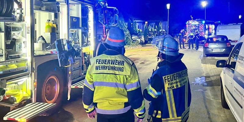FW Schalksmühle: Terrasse in Vollbrand - Feuerwehr verhindert Übergreifen aus Wohnhaus - Foto: presseportal.de