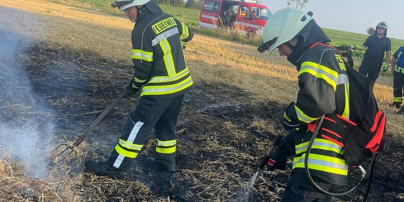 FW-KLE: Ausbreitungsgefahr groß: Freiwillige Feuerwehr Bedburg-Hau trainiert das Löschen von Flächenbränden - Foto: presseportal.de