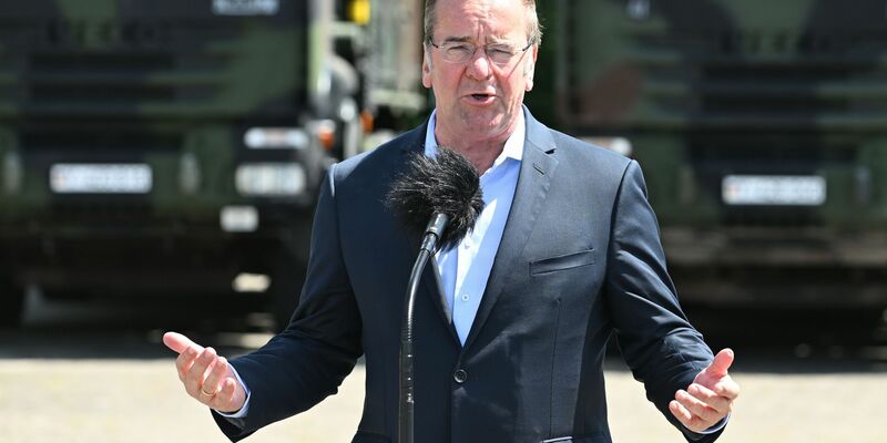 Aus seiner eigenen Partei hatte es Kritik am Verteidigungsminister gegeben. (Archivbild) - Foto: Uli Deck/dpa