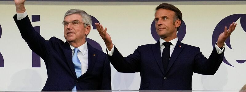 IOC-Präsident Thomas Bach (l) und der französische Präsident Emmanuel Macron. - Foto: Ashley Landis/AP/dpa