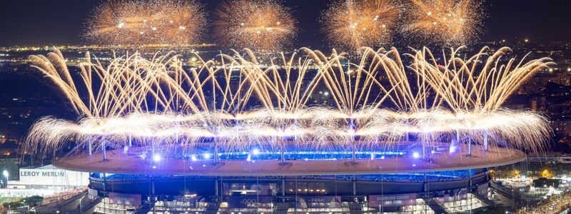 Mit einem Feuerwerk über dem Stade de France endete Olympia in Paris. - Foto: Sebastian Kahnert/dpa