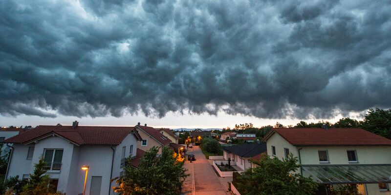 Die Preise für Wohn- und Gewerbeimmobilien sind in diesem Jahr leicht gestiegen. (Archivbild) - Foto: Armin Weigel/dpa