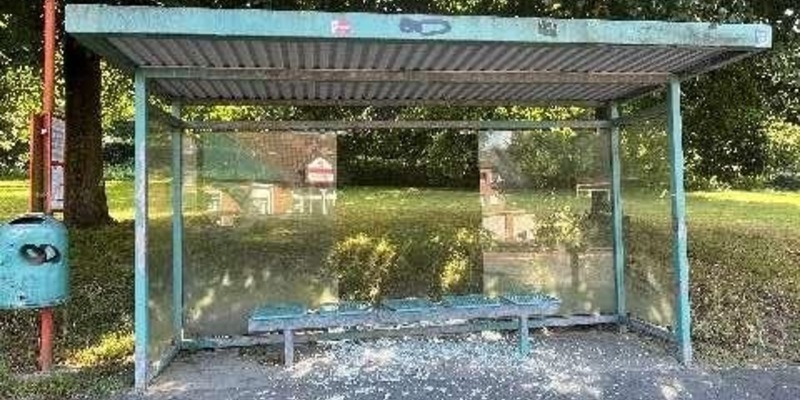 POL-STD: Kupferfallrohre von Buxtehuder Kirche entwendet, Drei Autos in Ahlerstedt aufgebrochen, Unbekannte zerstören Glasscheiben von drei Bushaltestellen in Stade - Foto: presseportal.de