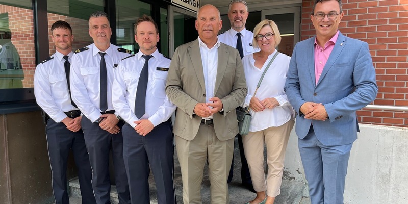 POL-DA: Heppenheim/Bensheim: Innenminister besucht die Polizeidirektion Bergstraße und ist auf Streife mit Zivilfahndern auf der Autobahn/Forderung nach mehr Respekt für Einsatzkräfte - Foto: presseportal.de